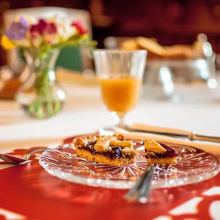 Podere La Rondine לינה וארוחת בוקר 3*