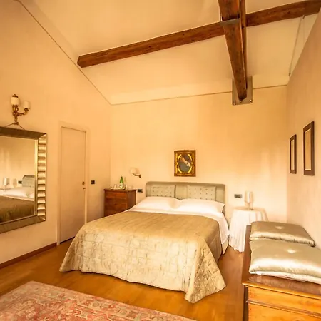 Podere La Rondine לינה וארוחת בוקר 3*